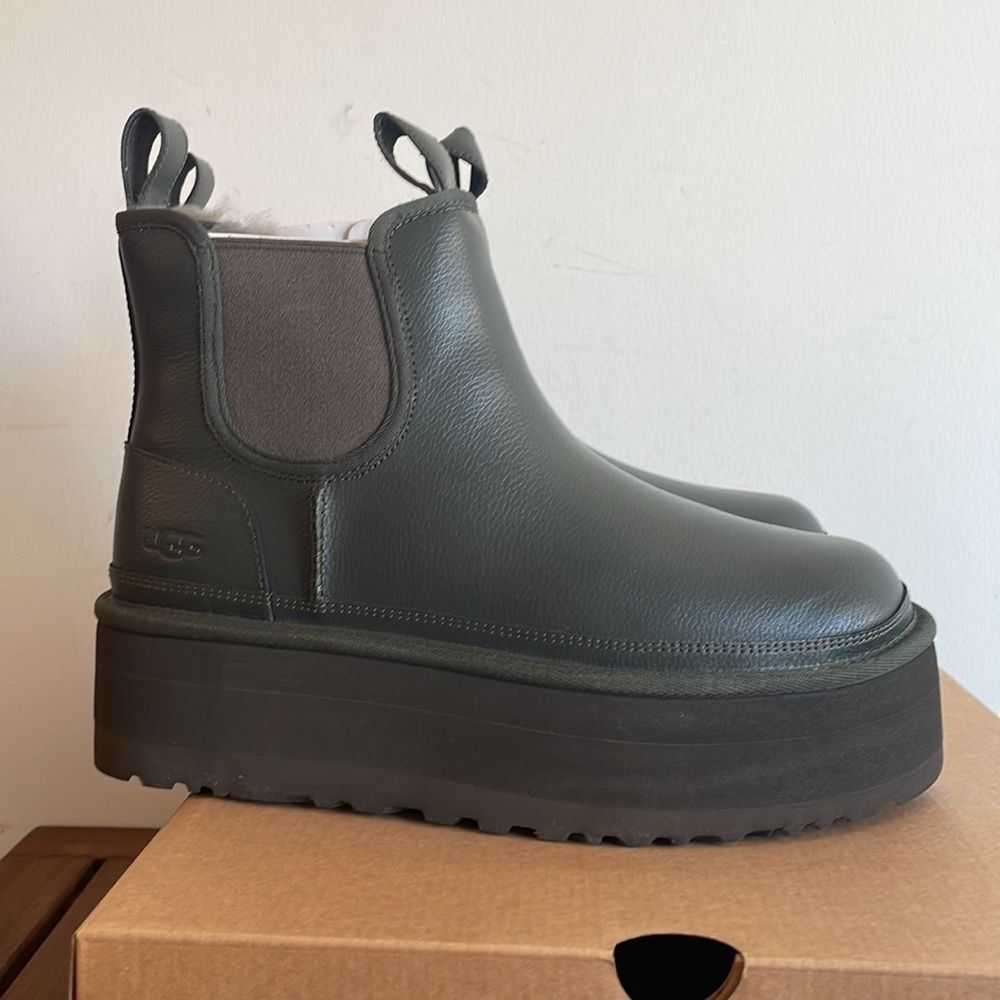 UGG Neumel Platform Chelsea Boots Forest Night Women Size 9 - Picture 9 of 15